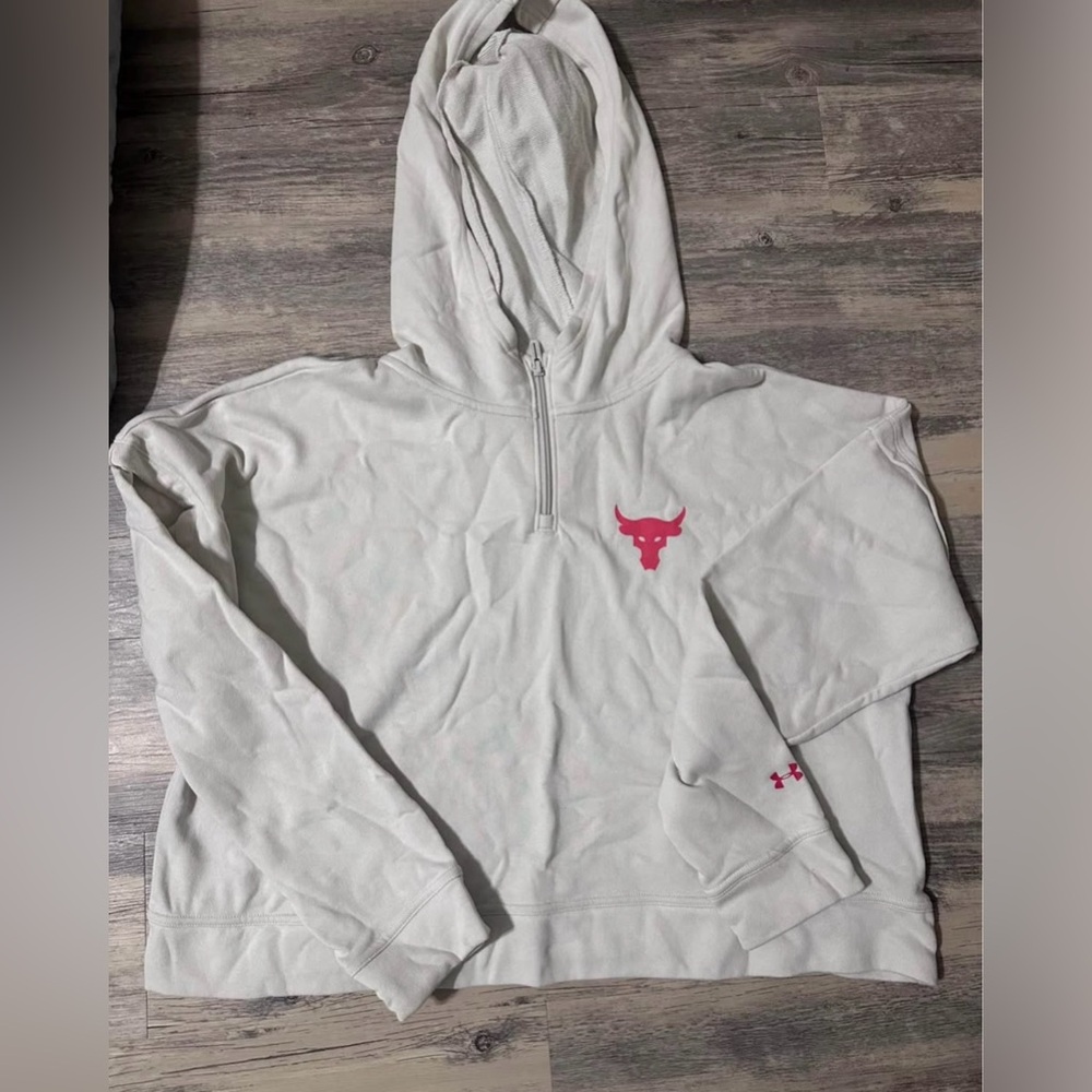 Like new! Women’s Under Armour Project Rock Cropped Hoodie- Medium